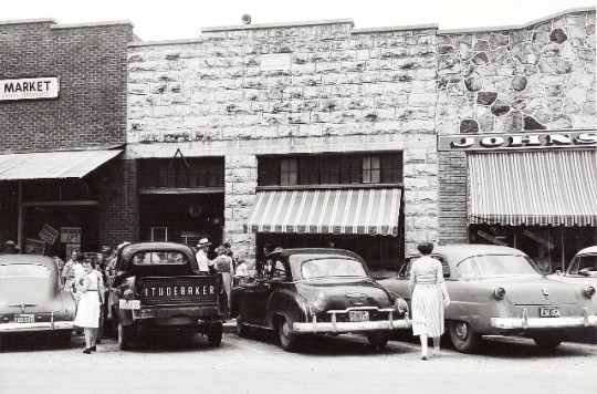 Century Bank of the Ozarks Main Entrance