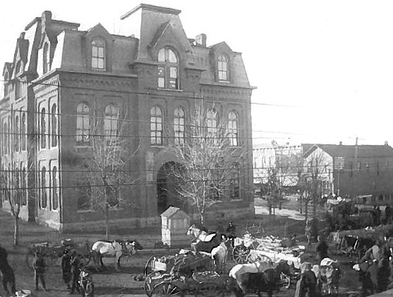 Original Howell County Courthouse in 1883